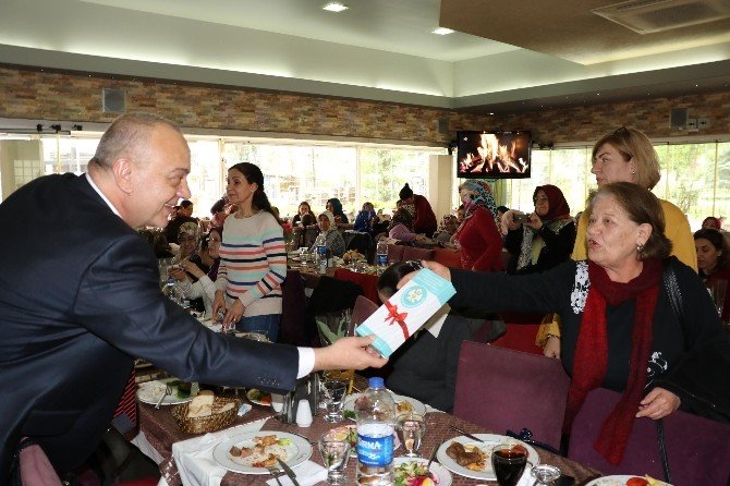 Başkan Ergün’den Kadınlara 8 Mart Jesti