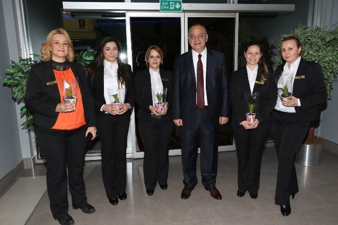 Başkandan Mecliste Kadınlara Jest