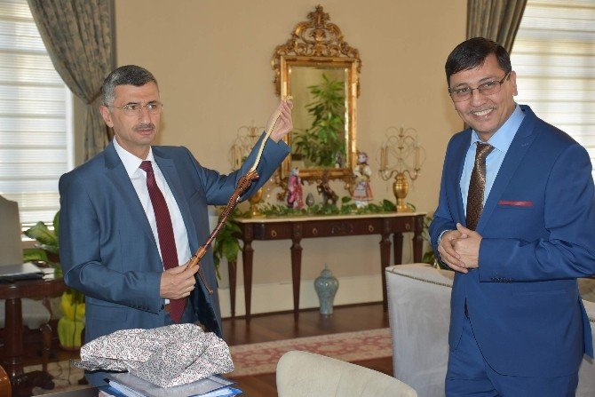 Öğrenciler İngilizce Dergi Çıkarıyor