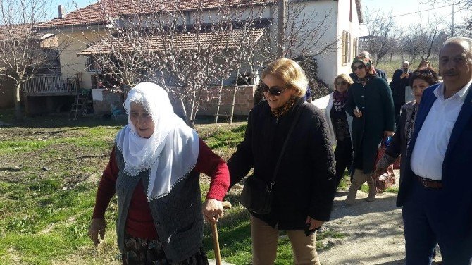 Mastöb Kadınlar Gününü, Köylü Kadınlarla Kutladı