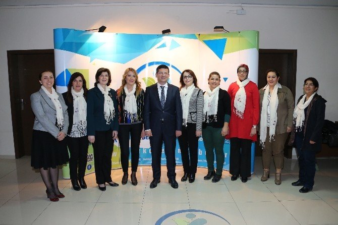 Başkan Subaşıoğlu’ndan Kadın Meclis Üyelerine Hediye Fular