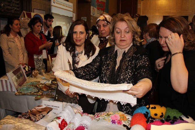 Kevser Çakacak, Kadınların El Emeği Ürünlerinin Sergisini Açtı