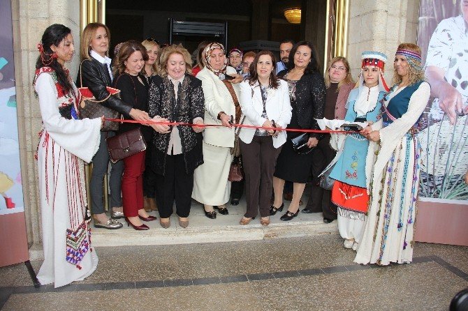 Kevser Çakacak, Kadınların El Emeği Ürünlerinin Sergisini Açtı