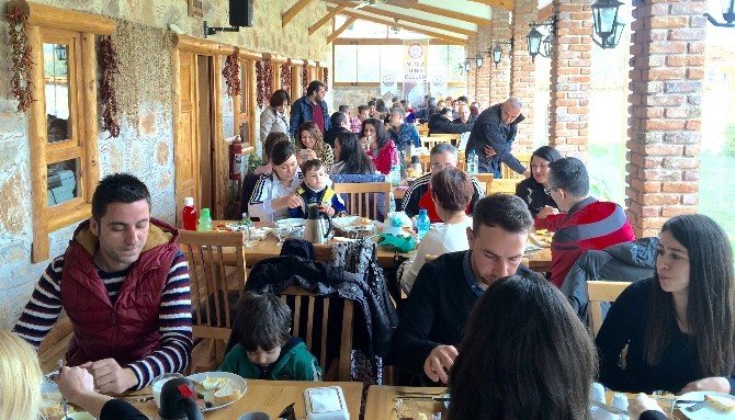 Tenis Kulübü Üyeleri Kahvaltıda Buluştu