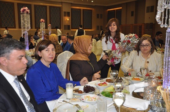 Muhasebeciler Yemekte Buluştu