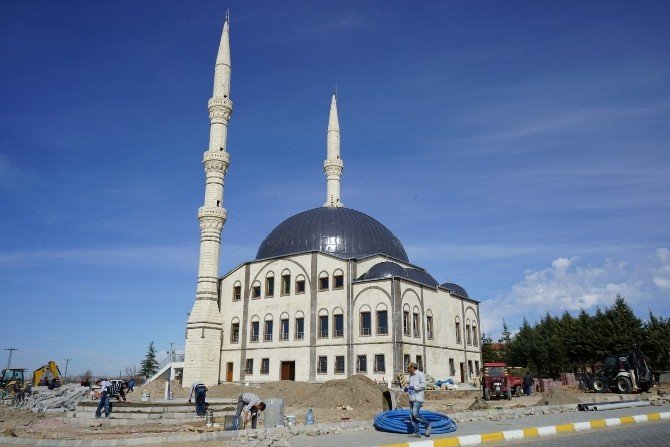 Şifa Camii Çevre Düzenleme Çalışmaları Devam Ediyor