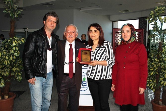 Başarılı Bayanlara Plaket
