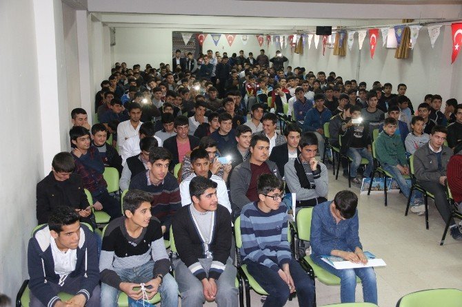 Öğrenciler İçin Halı Saha Yapılacak