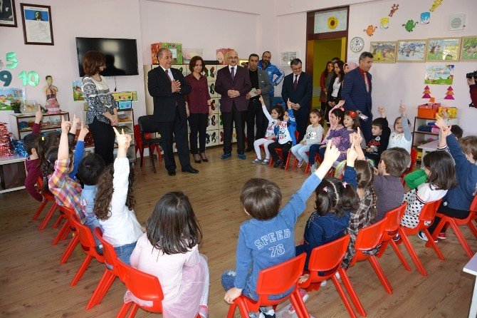 Vali Kara Anaokulu Öğrencilerine Masal Okudu
