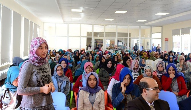 Başkan Mahçiçek Tecrübelerini Öğrencilerle Paylaştı