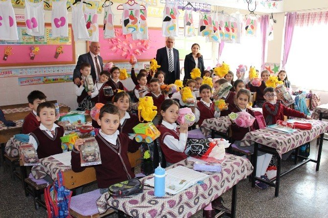 Başkan Şahiner’den Öğrencilere Hediye
