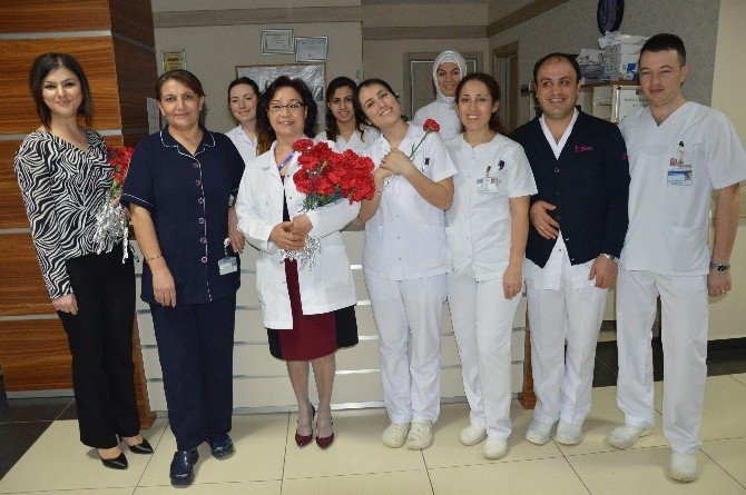 Özel Ümit Kadınlar Günü’nü Karanfillerle Kutladı