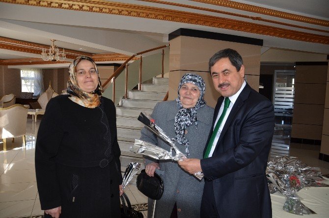 Eser, Kadınlar İle Kahvaltıda Bir Araya Geldi