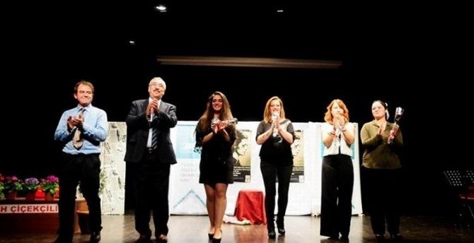 Var Olmayan Ayşe’nin Muhteşem Maceraları Oyunu Sahnelendi