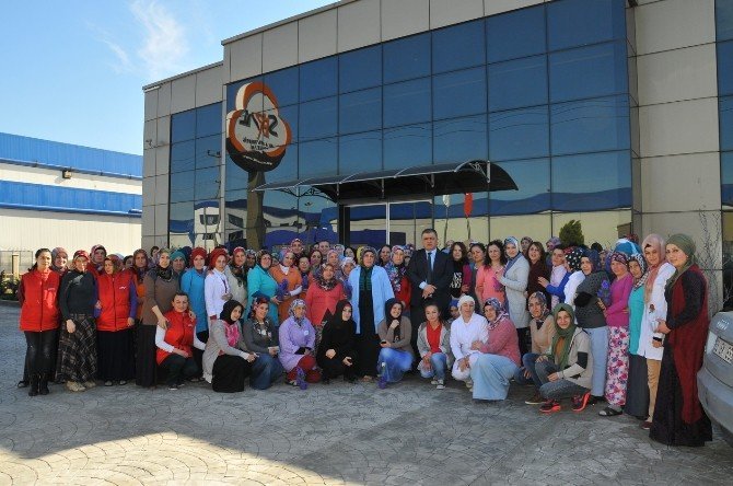 Tekstil Fabrikası Kadın Çalışanları Unutmadı