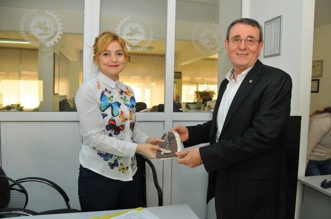 Murzioğlu’ndan Kadın Personele Hediye