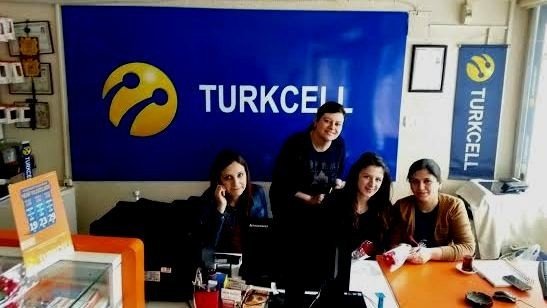 Sarıgöl’de Bayan Esnaflara Karanfil Dağıtıldı