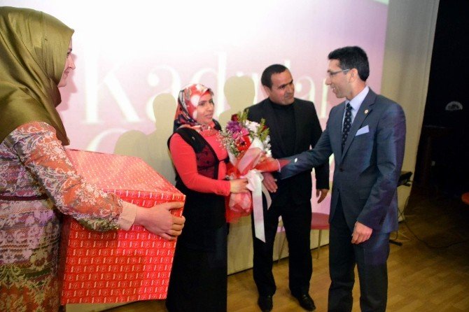 Siirt’te 3 Dilli 8 Mart Kutlaması