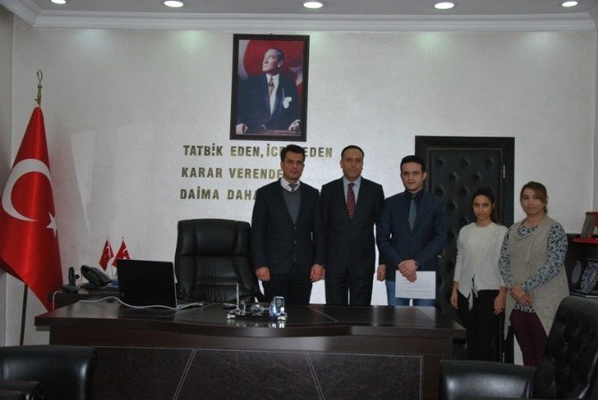 Pervari Kaymakamı’ndan Başarılı Personellere Ödül