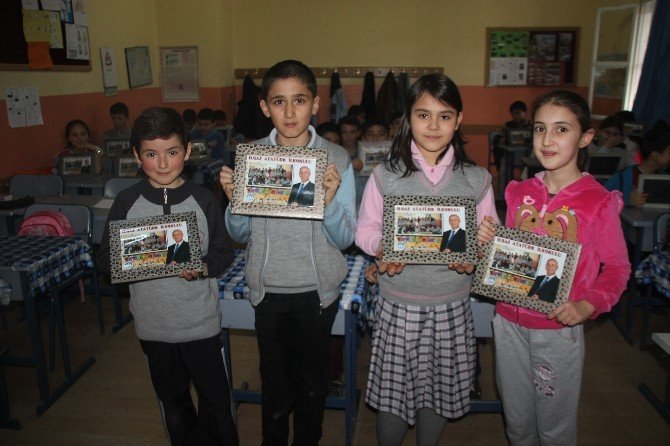 Başkanı Çayır, Minik Öğrencilerin Fotoğraf Talebini Yerine Gitirdi