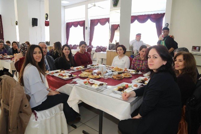 İl Özel İdaresi Genel Sekreteri Ayhan, Kadın Personelle Buluştu