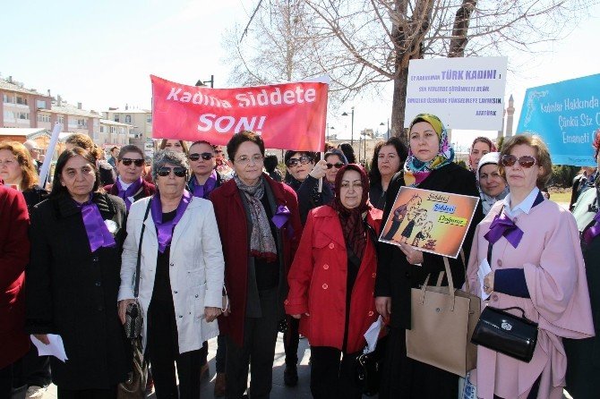 Sivas’ta Kadınlar Meydanlara İndi
