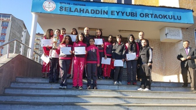 Tatvan’ın Bayan Ve Erkek Takımları Bölge Birincisi Oldu