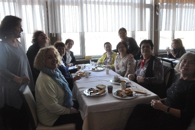 Kadınlar Kahvaltı’da Bir Araya Geldi