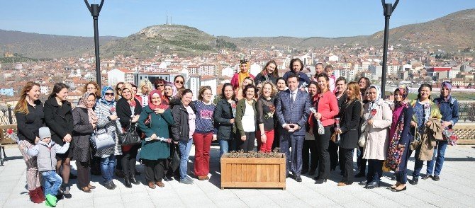 Başkan Bakıcı Seyir Terasında Hanımlarla Buluştu