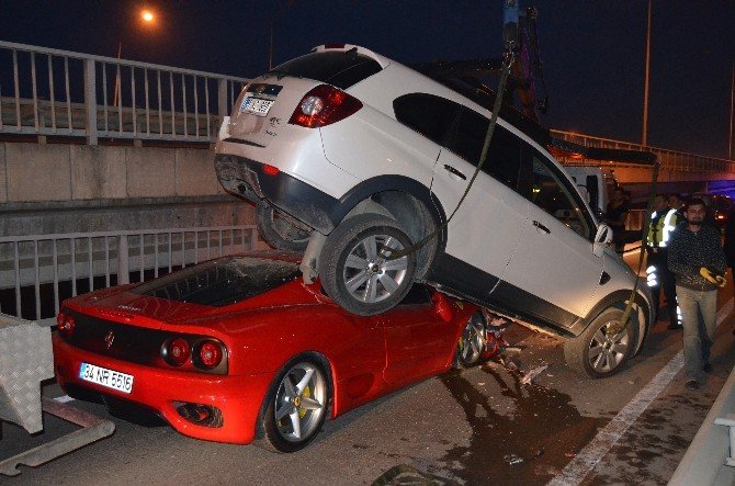 Lüks Araç Otomobile Çarptı: 2 Yaralı