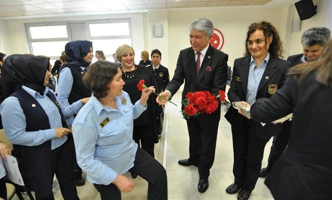 Gümrükçülerden Dünya Kadınlar Günü Kutlamaları