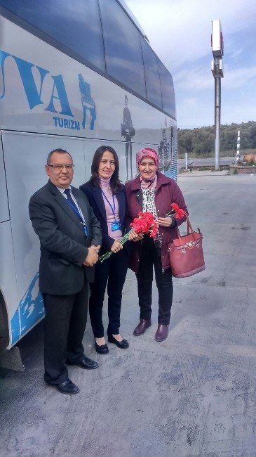 Truva Turizm’den Kadın Yolculara Çiçek