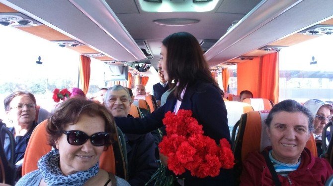 Truva Turizm’den Kadın Yolculara Çiçek