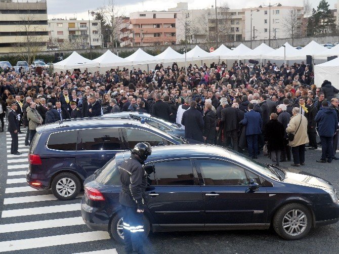 Türkiye’den Giden Keldaniler Paris’te İkinci Kiliseyi Açtı