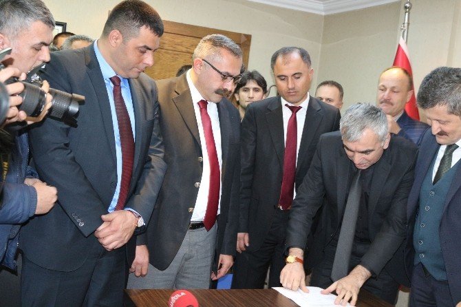 “Özel İstihdam Bürolarına Ve Esnek Çalışmaya Hayır” Adıyla Toplanan 35 Bin İmza Teslim Edildi