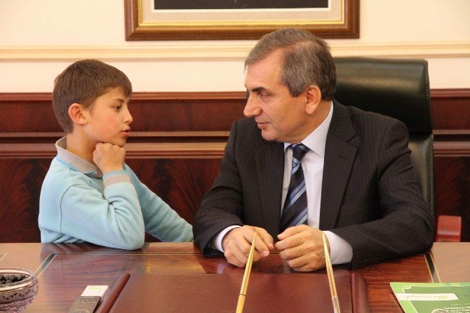 Yaralı Köpeği Acil Servise Götüren Ömer Faruk Yaptığı İyiliğin Karşılığını Bir Bir Alıyor