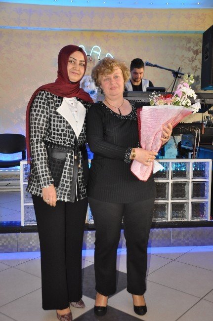 Hanımlar Dostluk Yemeğinde Buluştu