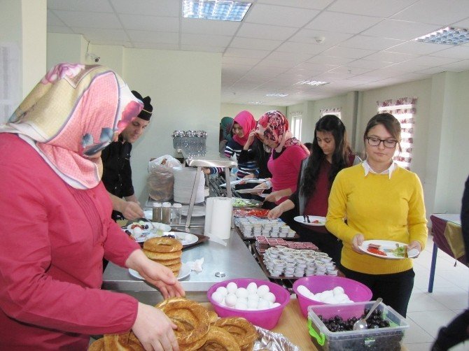 Ygs’ye Hazırlanan Öğrencilere Moral Kahvaltısı