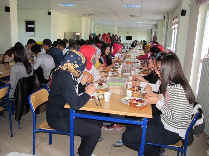 Ygs’ye Hazırlanan Öğrencilere Moral Kahvaltısı