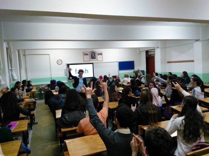 Ödemiş’te Öğrenciler İşaret Dili Öğreniyor