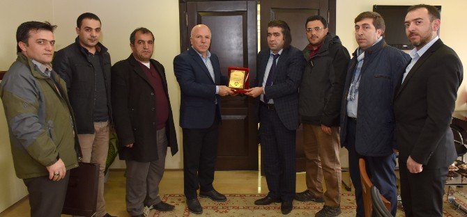 Erzurum Çiçekçiler Derneği’nden Başkan Sekmen’e Plaket
