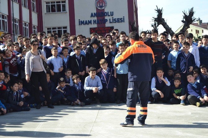 İmam Hatip Lisesi Öğrencileri Yangın Ve Kurtarma Tatbikatını Başarıyla Gerçekleştirdi