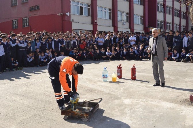 İmam Hatip Lisesi Öğrencileri Yangın Ve Kurtarma Tatbikatını Başarıyla Gerçekleştirdi