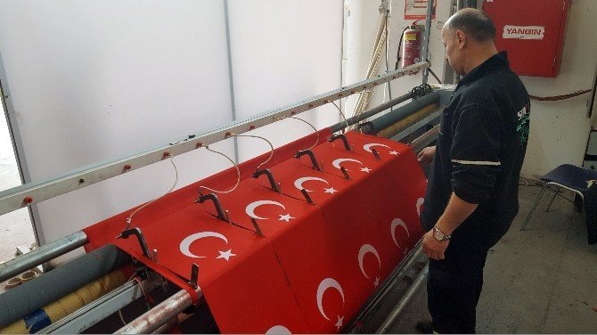 CHP’ye 2 Milyonluk Bayrak Şoku