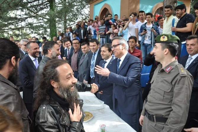 Diriliş Ertuğrul Oyuncuları Turgut Alp’i Ziyaret Etti