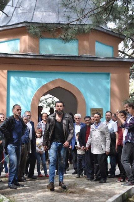 Diriliş Ertuğrul Oyuncuları Turgut Alp’i Ziyaret Etti