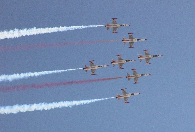 Türk Yıldızlarından Görkemli Şov