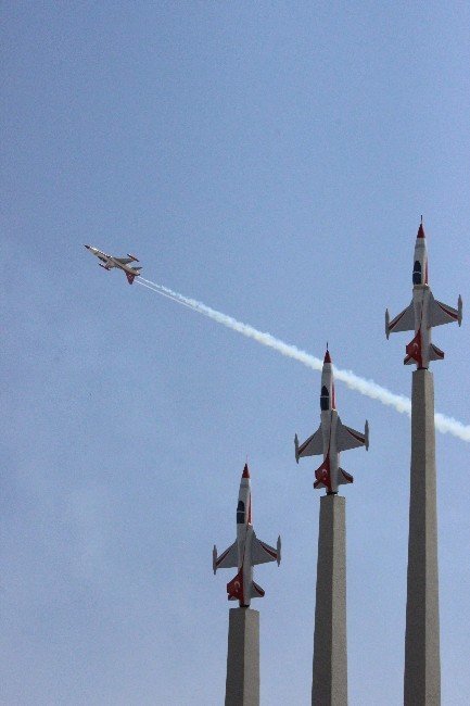 Türk Yıldızlarından Görkemli Şov