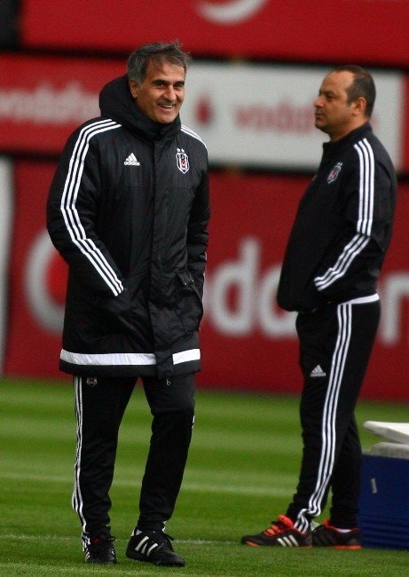 Beşiktaş,Derbi İçin Hazırlıklarına Kararlılıkla Devam Ediyor