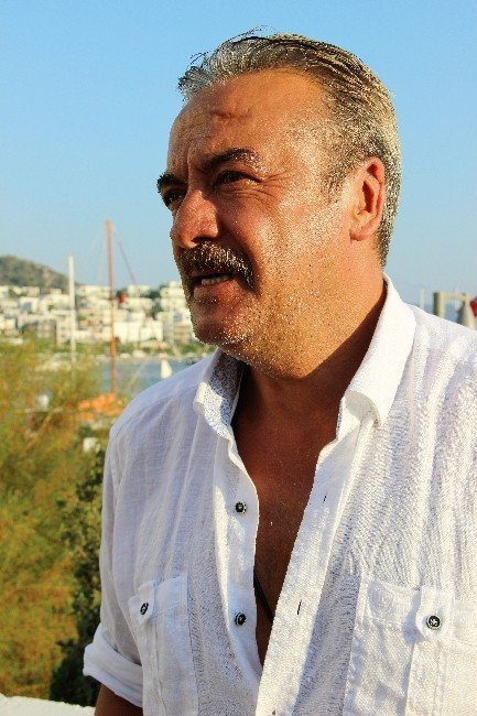 Ünlüler demokrasi için tek yürek oldu